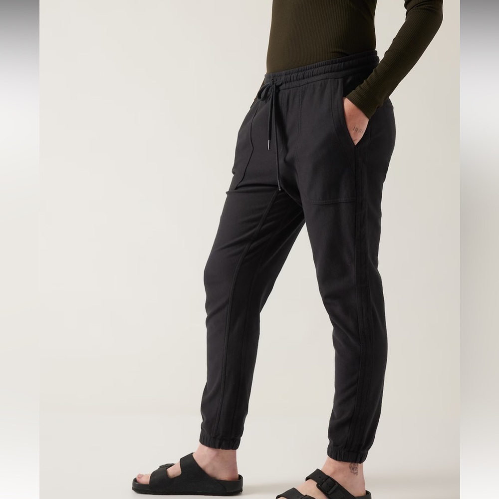Athleta FARALLON Black Jogger Stretch Sweatpants Sz 2 Gym Yoga Athletic Training